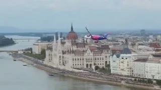 WIZZ A321 low flyover in Budapest 1 May 2016