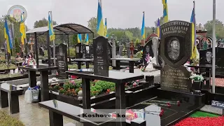 Відео зі Лісового кладовища в Києві Заплакало небо над нашими Захисниками які віддали життя