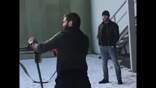 Абукар Яндиев стреляет из Пулемета Калашникова