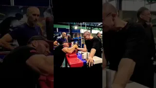 АКИМБО 69 VS ЦЫПЛЕНКОВ 🔥🤯  ARM WRESTLING 💙❤ #shorts #armrestling #akimbo❗ДО КОНЦА❗