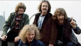 Creedence Clearwater Revival Bad Moon Rising ( drum bass and vocals )