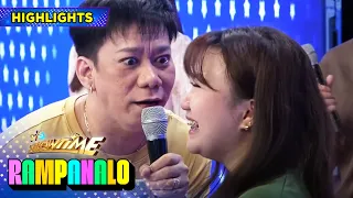 Lassy whispers something to Rampanalo contestant Patricia | It's Showtime Rampanalo