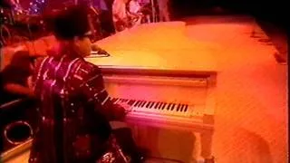 Elton John - Intro/I'm Still Standing - Live Aid 1985 (HQ Video and Audio)