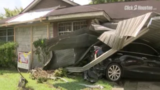 Houston garbage truck crashes into woman’s home