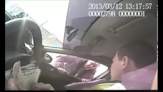 Пьяный водитель ударил инспектора