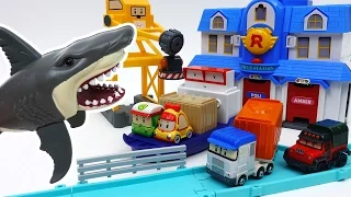 Giant Shark in The Brooms Harbor~! Robocar Friends It's Rescue Mission