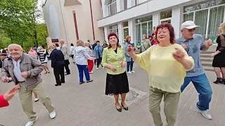 27.04.24г..."САЛО"...Банд Одесса... звучит на танцполе в Гомельском парке...