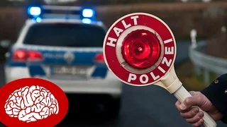 5 DINGE, DIE POLIZISTEN BEI EINER VERKEHRSKONTROLLE NICHT DÜRFEN