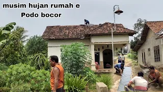 musim hujan rumah Kakung pada  bocor