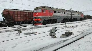 Тепловоз 2ТЭ116У-0332 отправляется со станции Апатиты, за  составом, на сортировку, 2.04.2022г.