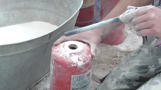 Как разрядить огнетушитель разобрать разрезать распилить порошковый огнетушитель ОП