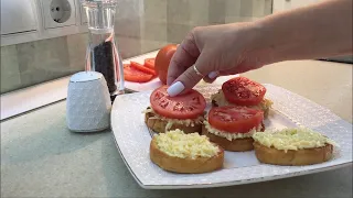 Вкуснейшие бутерброды с сыром и помидорами.. Быстро, сытно.. на праздник и для себя)))