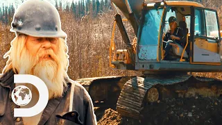 Tony Beets Builds A Dam With A Broken Excavator | Gold Rush