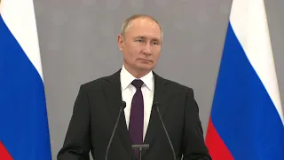 Владимир Путин высказался об уехавших из России