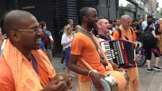 Sundar Nitai Prabhu of Harinama Ruci Chants Hare Krishna While Street Performers Act