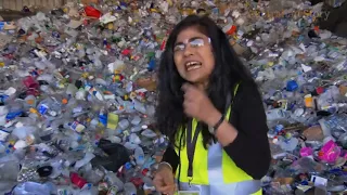 Recycling revolutionary Veena Sahajwalla turns old clothes into kitchen tiles  Australian Story   3