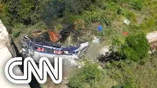 MG: Sobe para 19 o número de mortos no acidente de ônibus | CNN Domingo
