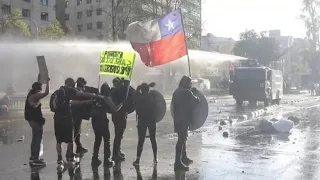 Zusammenstöße von Regierungsgegnern und Polizei in Chile