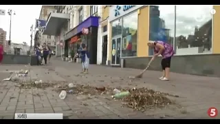 Підтоплення та повалені дерева: комунальники продовжують ліквідовувати наслідки негоди у Києві