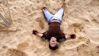 Пляж-хищник пожирает любого, кто прикоснется к песку