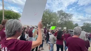 Uvalde CISD superintendent supporters show up in droves at school board meeting over retirement