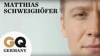 Matthias Schweighöfer arbeitet einen Tag lang als GQ-Redakteur