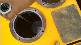 Changing the hydraulic oil of JCB 220-How to remove used oil. Changing the filters. WORKS OF JCB 220