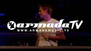 Armin van Buuren announces at Tomorrowland 2013 that he just became father of a baby boy