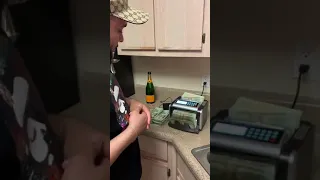 Counting $17,000 Cash In My Money Counter ( $17,000 In 20’s )