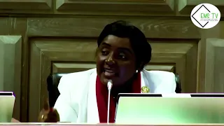 JONAS DOS SANTOS  DEPUTADO DA UNITA MAGOA OS DEPUTADOS DO MPLA E CRIA PÂNICO NO PARLAMENTO ANGOLANO