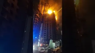 Иркутские пожарные ликвидируют возгорание на стройке многоэтажки (видео ГУ МЧС По Иркутской области)