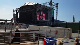 Liverpool Voice choir members singing with The Chieftains at Feis Liverpool 2018