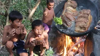 Survival in the rainforest - Big boy cooking pork belly and smart boy eating delicious
