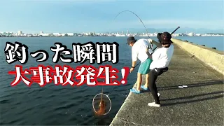 真夏の堤防で恐ろしくデカい怪物魚を引きずり上げた瞬間に事故はおきた