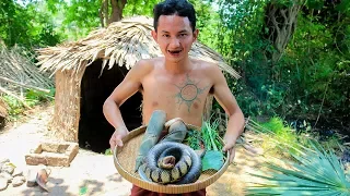 Primitive Technology: Catch Snake and Cooking Snake Soup with Bamboo shoots
