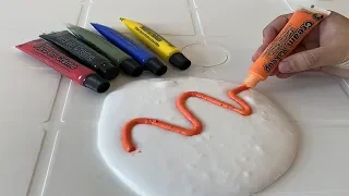 COLORINDO SLIME BRANCO COM TINTAS DE HALLOWEEN!! (As cores ficaram fortes)