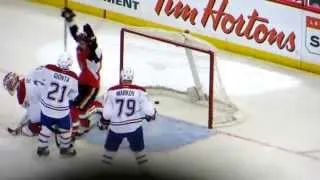 Clarke MacArthur scores a goal during the Canadiens @ Senators hockey game