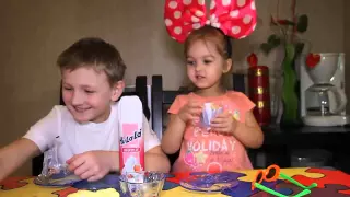 Дети готовят сами Украшаем кексы Children are preparing themselves Decorate cupcakes