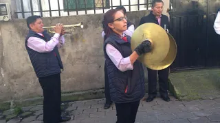 Con la Banda señor de la Salud en la Gran bretaña Caupicho