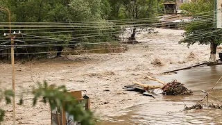 Мощный потоп разрушает все на своем пути, погибли три человека. Север Армении ушел под воду
