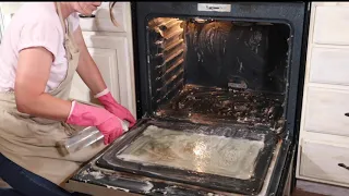 Clean an Oven with Baking Soda and Vinegar + A Secret Weapon for Stains!