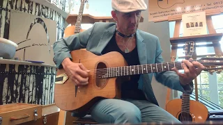 Testing a Jürgen Volkert Gypsy Selmer Maccaferri style guitar at the Guitar Summit 2018