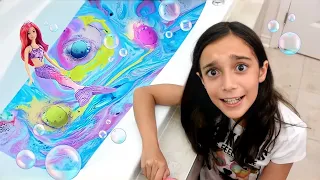 COLORINDO BANHEIRA COM 3 CORES DE SLIME FIZZ ★ Cor e Diversão com as minhas bonecas Barbie Sereias