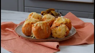 Bauernfrühstück im Brötchen | Kartoffeln mit Speck und Zwiebeln auf die Hand