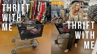 THRIFT WITH ME// A SMALL BUT AMAZING THRIFT STORE!!