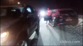 Pochi centimetri di neve e tantissime auto in difficoltà
