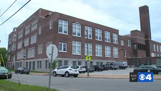 Two suspects attempt to carjack mother and daughter outside south St. Louis school