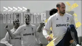 Fast Footwork during Rondo Drills! | Juventus Training Andrea Pirlo trainer