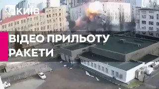 Камери зафіксували "приліт" російської ракети в центрі Києва 31 грудня 2022 року