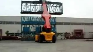 ERKE Group, Reachstacker Row Testing